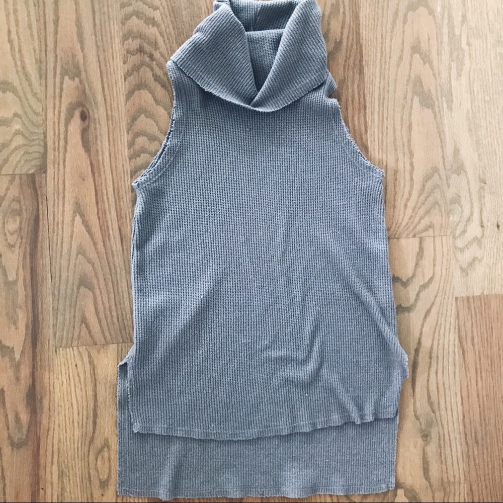 ASTR Grey Waffle Sleevless Turtleneck